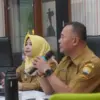 KERJASAMA: Sekda Tuti Ruswati didampingi Plt. Kepala Dinas Lingkungan Hidup dan Kehutanan Asep Tatang Sujana m