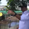 ANTISIPASI: Bupati Sumedang Dony Ahmad Munir turun meninjau langsung pemasangan jarring sungi Cimande, baru-ba