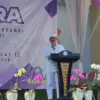 APRESIASI: Kepala Sekolah SMAN Jatinagor Uus Usman saat memberikan sambutan pada acara perpisahan kelas 12 di
