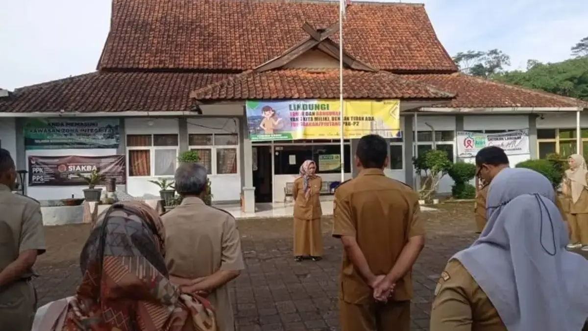 PEMERATAAN: Kantor kecamatan Pamulihan lama yang rencananya akan digunakan untuk pembangunan SMAN Pamulihan.