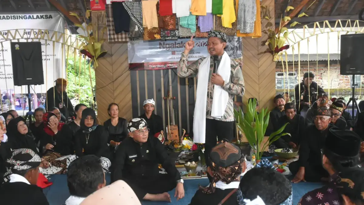 Upacara Adat Ngalaksa Tahun 2025 dibuka secara resmi oleh Wakil Gubernur Jawa Barat Erwan Setiawan dengan dida