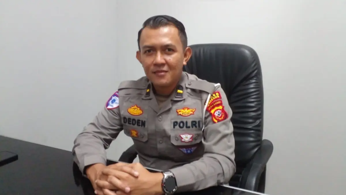 OPTIMALKAN: Kanit Regiden Polres Sumedang, Ipda Deden Gustafiana, S.H., saat berbincang dengan wartawan terkai