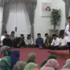 PEMBERDAYAAN: Bupati Sumedang Dony Ahmad Munir saat peresmian program Sedekah Subuh di Gedung Negara, Rabu (14