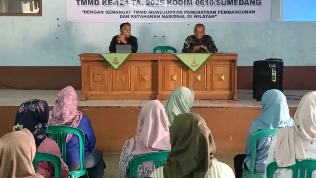 EDUKASI: Pengadilan Negeri Kabupaten Sumedang saat melaksanakan penyuluhan non fisik di Desa Pamulihan Kecamat