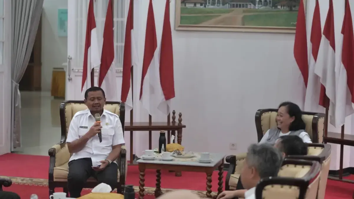 BERPESAN: Bupati Sumedang Dony Ahmad Munir saat menerima para Kepala Puskesmas se-Kabupaten Sumedang di Gedung