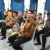 DORONG: Wakil Bupati Sumedang, Fajar Aldila saat menghadiri Pelantikan DPD Apdesi Provinsi Jawa Barat di Aula