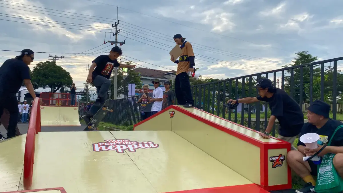 Ratusan Skater Adu Skil Unjuk kelincahan Jajal Obstacle 76 street Culture Sumedang