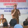 PERINGATKAN: Wakil Bupati Sumedang M. Fajar Aldila saat menghadiri acara Musyawarah Desa Khusus (Musdesus) Pem