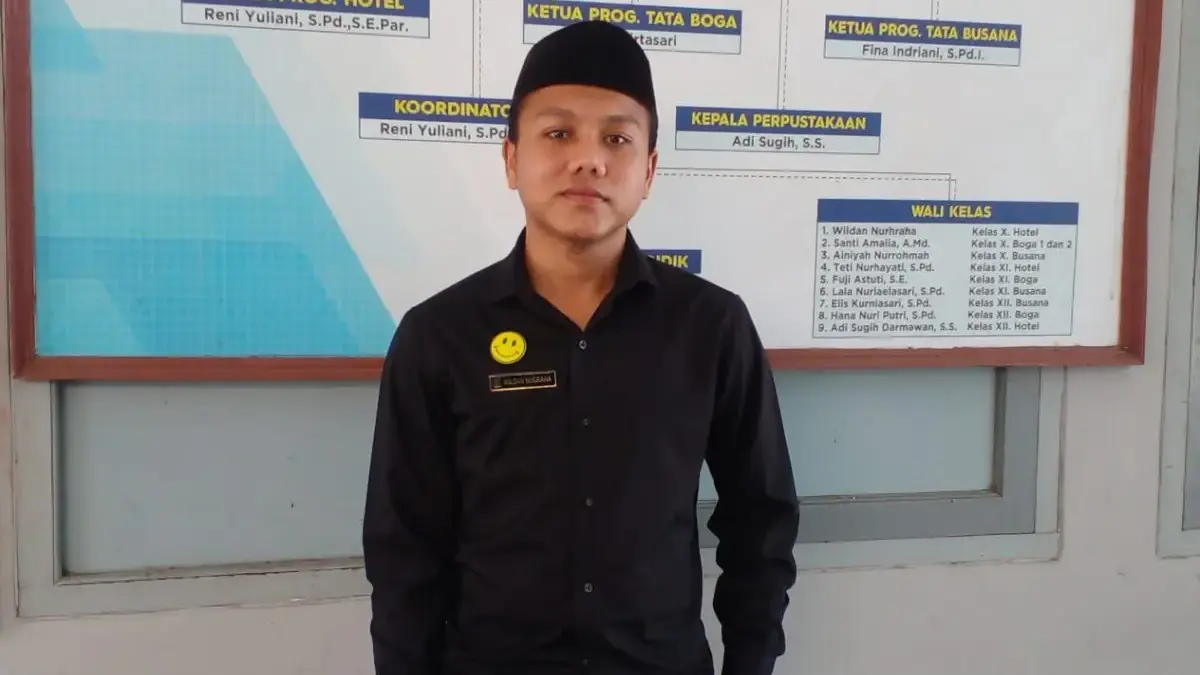 KOMITMEN: Wakasek Humas SMK YPPS Sumedang, Wildan Nugraha, saat memberikan keterangan terkait kelulusan di sek