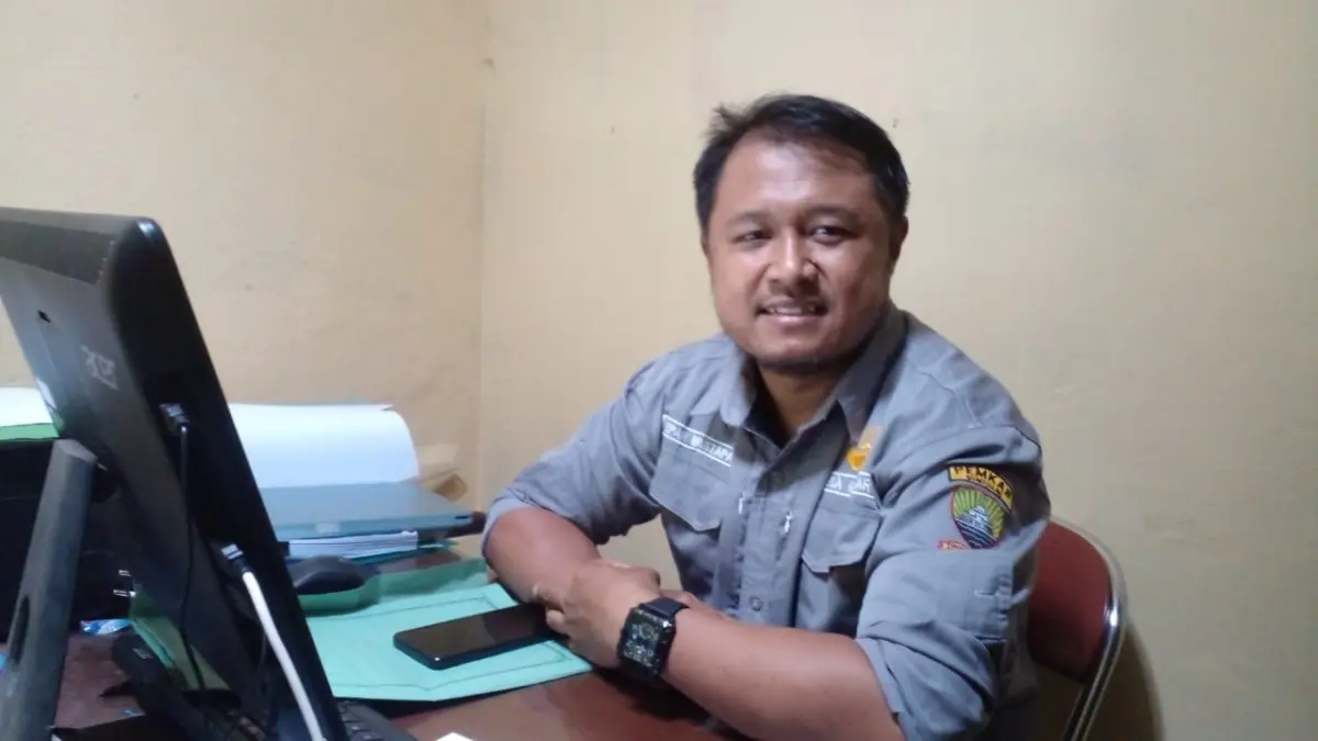SELEKSI: Sekretaris Desa Mulyasari Epan Mustapa saat memberikan keterangan terkait pembentukan Koperasi Merah
