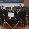 Pemerintah Kabupaten Sumedang bersama DPRD Kabupaten Sumedang secara resmi mengesahkan tiga Rancangan Peratura