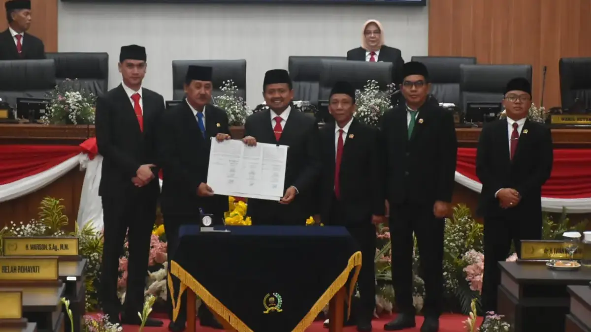 Pemerintah Kabupaten Sumedang bersama DPRD Kabupaten Sumedang secara resmi mengesahkan tiga Rancangan Peratura