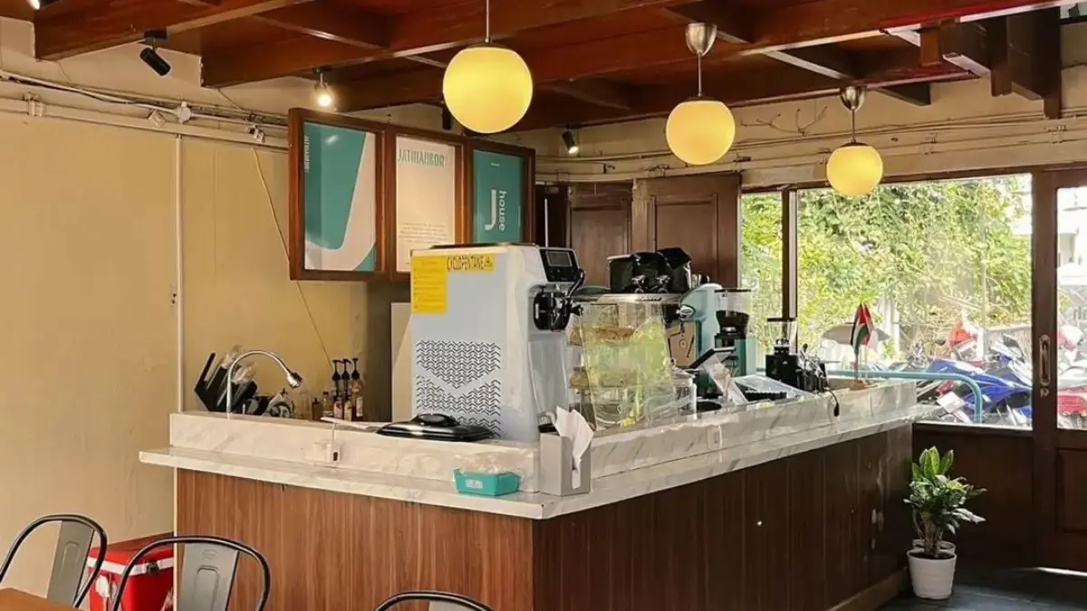 Kafe House Cisitu:Kafe Paling Kece di Jatinangor yang Cocok Buat Jadi Tempat Nongkrong Kamu Bareng Temen-temen