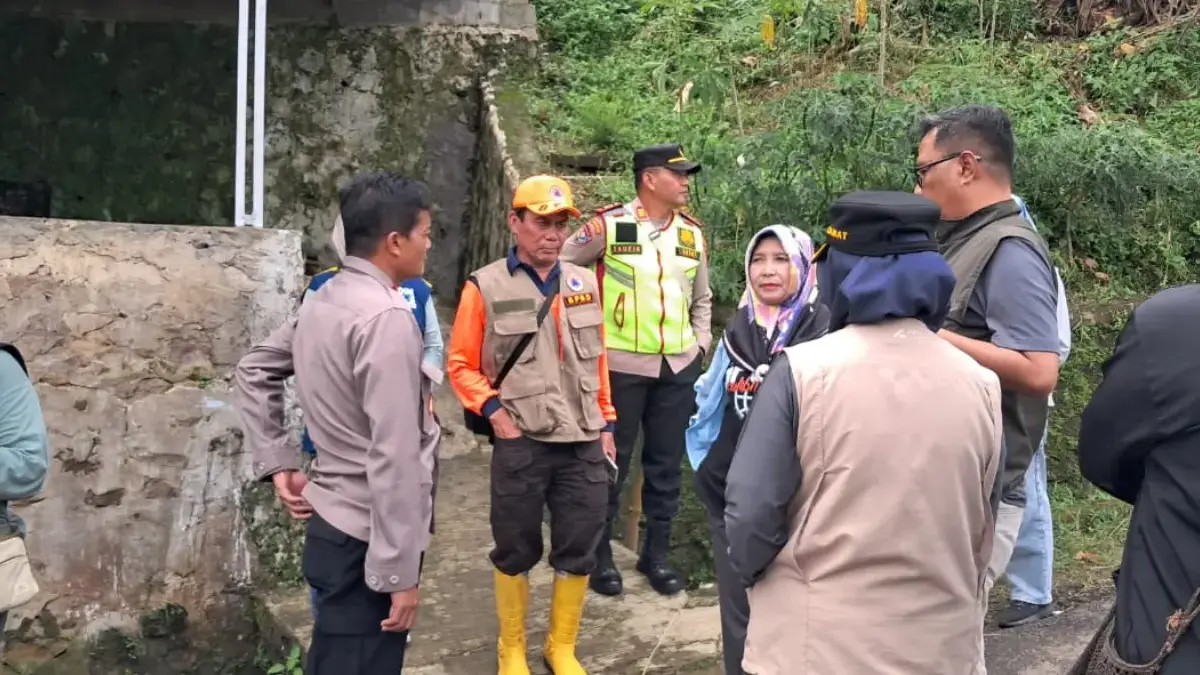 Pergeseran Tanah Ancam Permukiman Warga di Sukaasih, Puluhan Jiwa Dievakuasi ke Balai Desa
