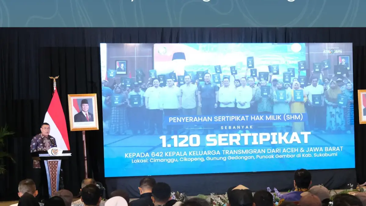 Pemerintah Serahkan 1.120 Sertipikat Tanah untuk Transmigran di Sukabumi, Wamen Ossy: Ini Pengakuan Negara