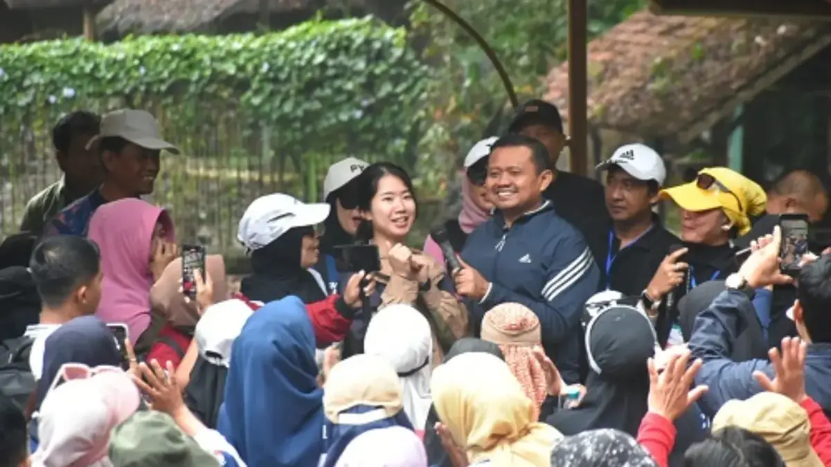 Gadis Jepang Jelajahi Alam Sumedang
