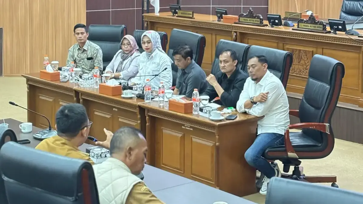Jalan Rusak, Warga Ngadu ke Dewan