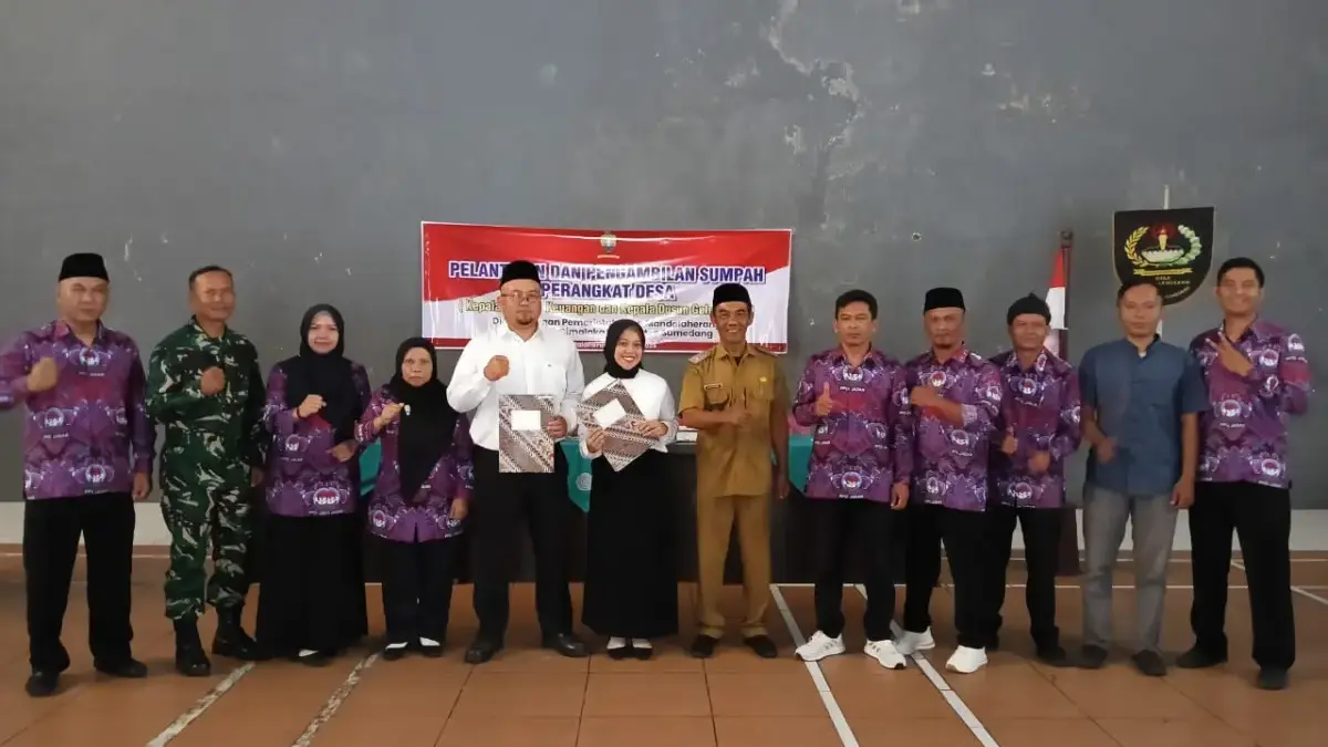 Mandalaherang Lantik 2 Perangkat Desa
