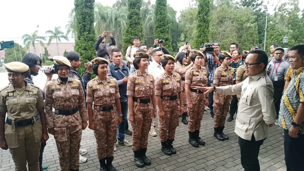 Wamendagri Ingatkan Larangan Ormas Pakai Seragam Mirip Aparat