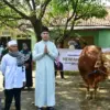 Warga Darmawangi Terima Bantuan Kurban dari Presiden 
