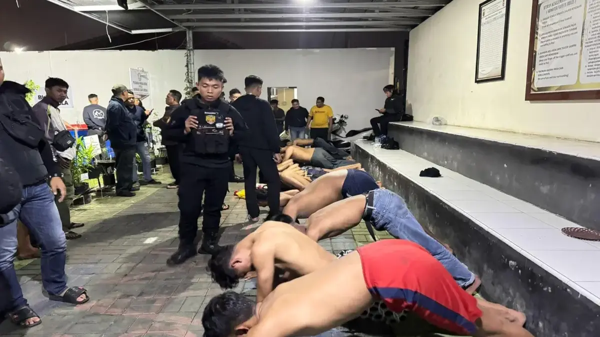 Tim Kujang Polres Sumedang mengamankan 15 orang pelajar yang diduga terlibat dalam aksi tawuran antar siswa SM