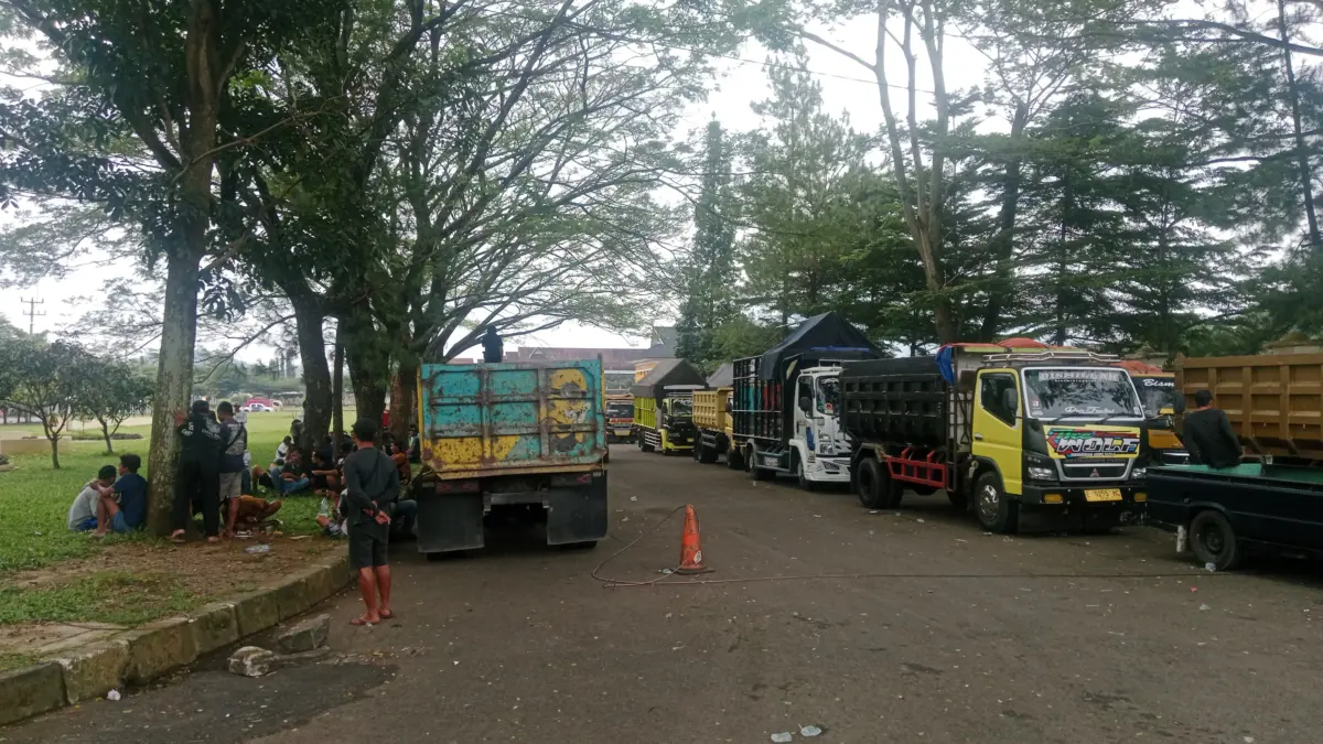Puluhan Sopir Truk Sumedang Tolak Zero ODOL