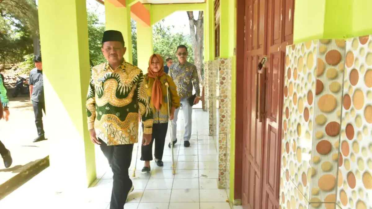 Pastikan Sarana Pendidikan di Pelosok Terpenuhi, Bupati Tinjau SDN Cibareubeu