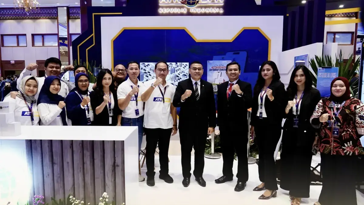 Wamen Ossy Tinjau Booth Kementerian ATR/BPN di ICI 2025, Perkenalkan Peran Strategis dalam Infrastruktur Wamen Ossy Tinjau Booth Kementerian ATR/BPN di ICI 2025, Perkenalkan Peran Strategis dalam Infrastruktur
