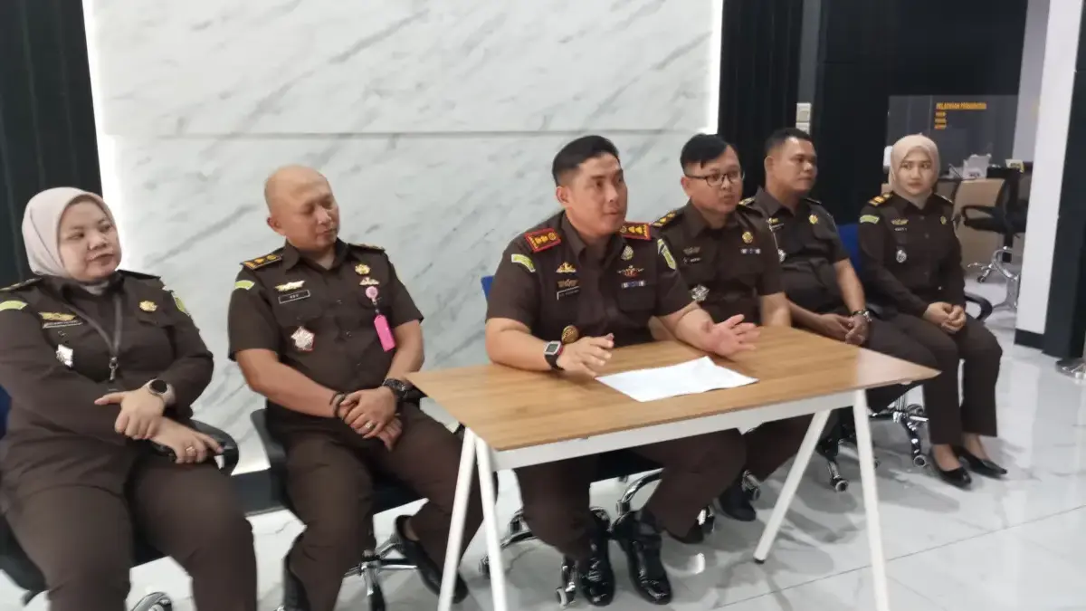 Kekajsaan Negeri (Kejari) Sumedang menetapkan dua tersangka dalam kasus dugaan penyalahgunaan  penerbitan pene