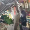 Proyek penataan saluran air hujan di Pasar Parakanmuncang, Kecamatan Cimanggung, Kabupaten Sumedang roboh.
