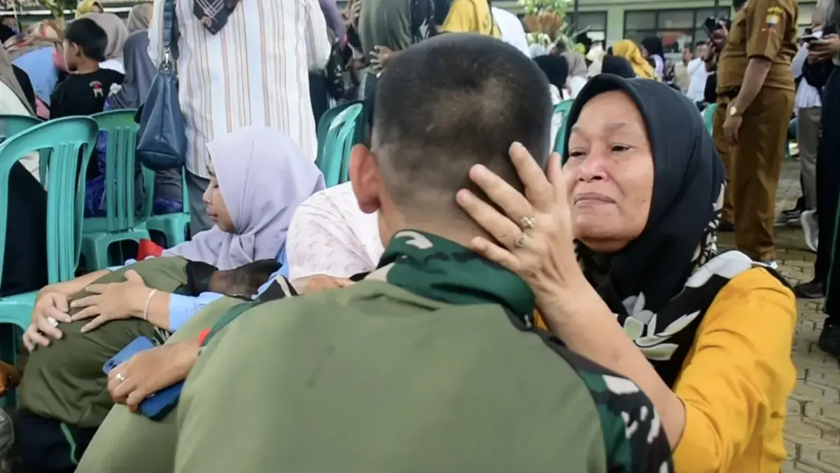 Tangis Haru Iringi Kepulangan Peserta Pembinaan Karakter di Makodim Sumedang
