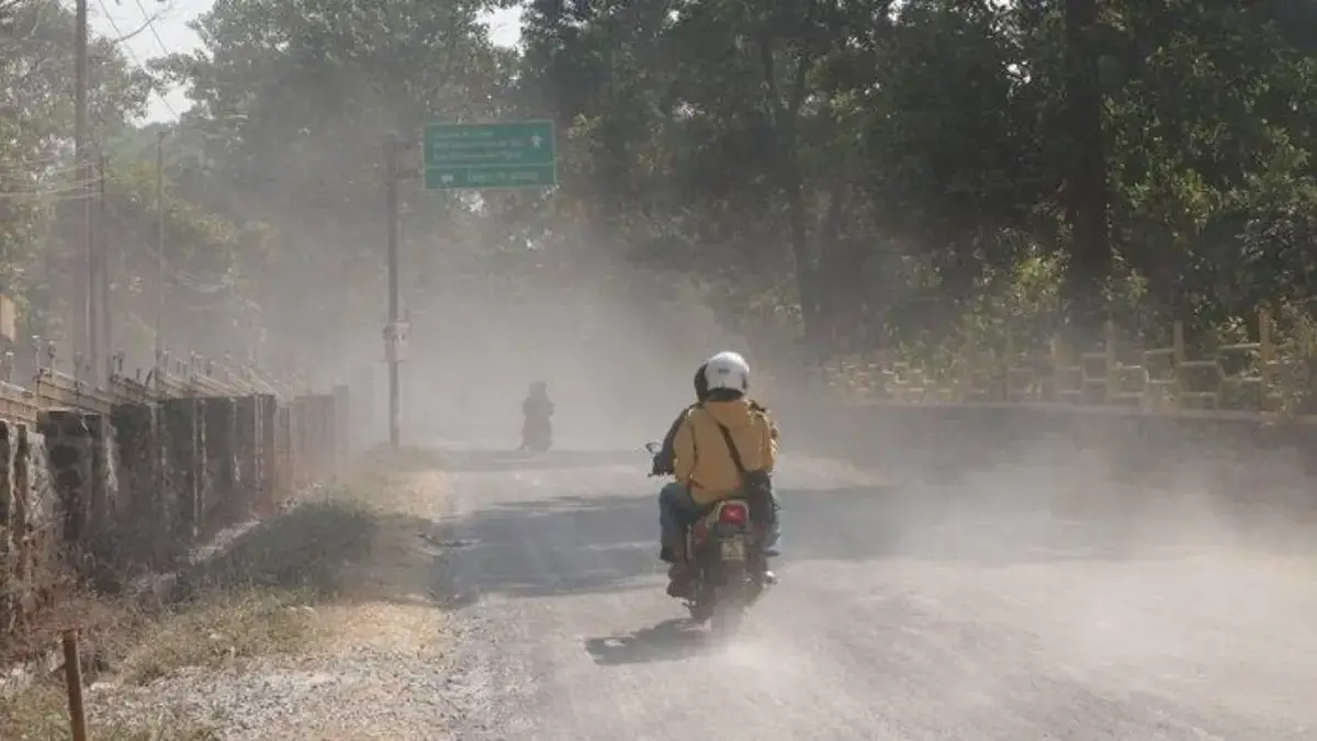Jalan Conggeang-Ujungjaya Berdebu Ganggu Pengendara