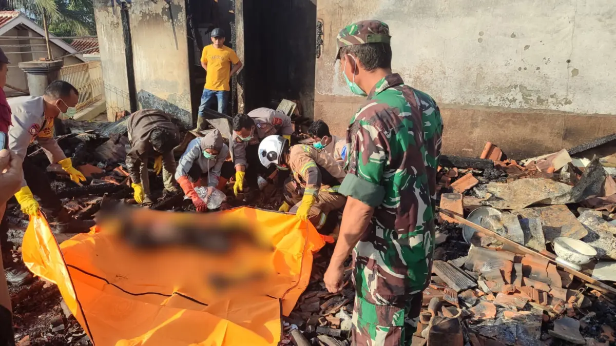 Kebakaran Hebat di Cikadaton, Tiga Rumah Ludes dan Satu Warga Meninggal