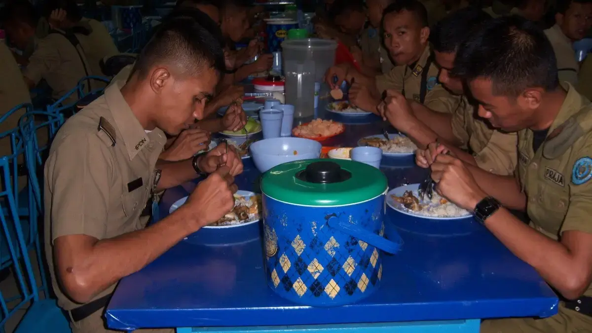 Makan Siang Kilat Ala IPDN: Kepala Daerah Baru Tiga Suap, Lonceng Sudah Bunyi