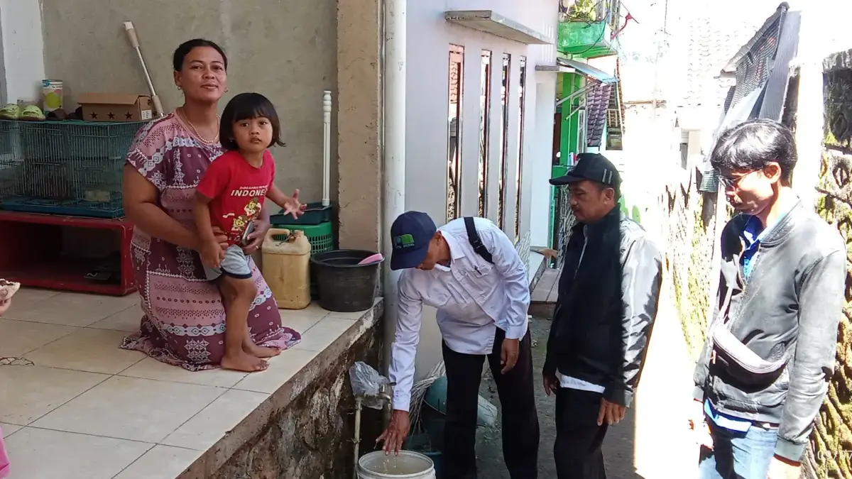 Tanggapi Pengaduan Konsumen, Perumda Tirta Medal Lakukan Pengecekan Air Keruh di Sindangpalay