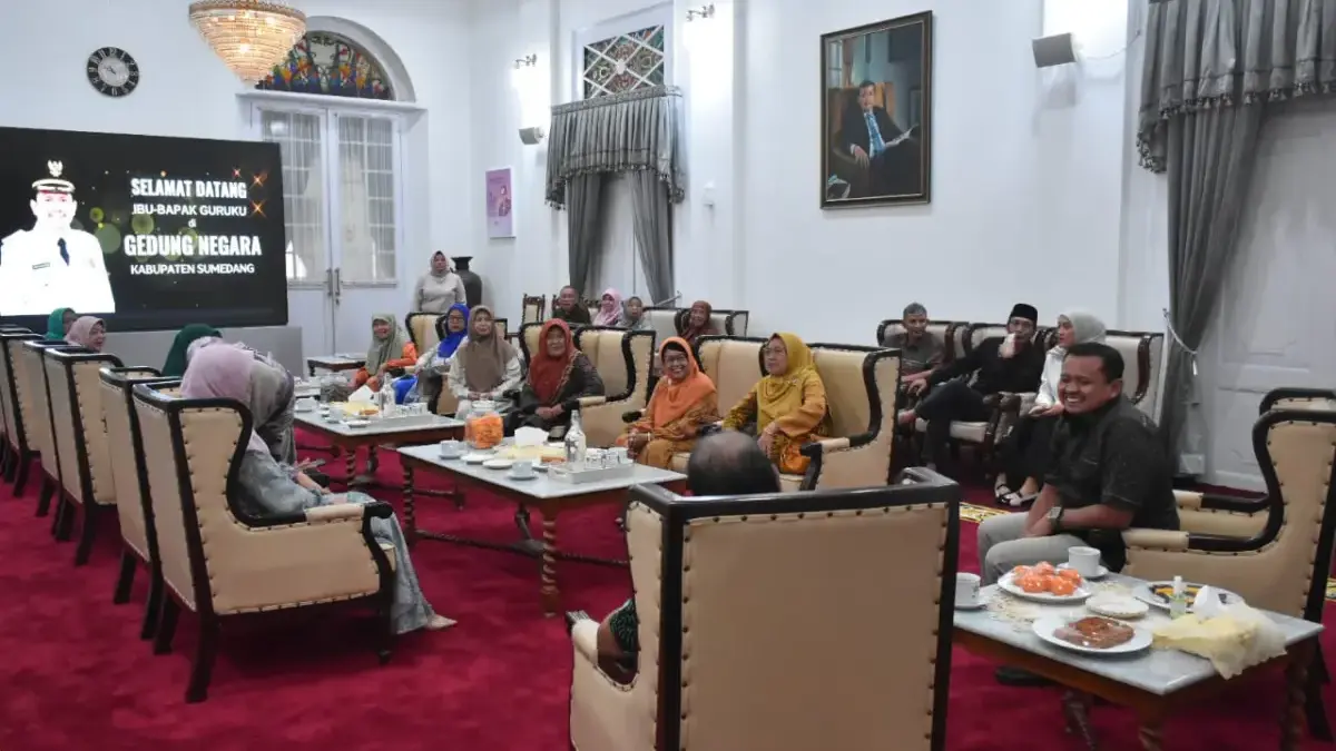 Bupati Dony Akui Jasa Guru Hingga Cita-Citanya Tercapai