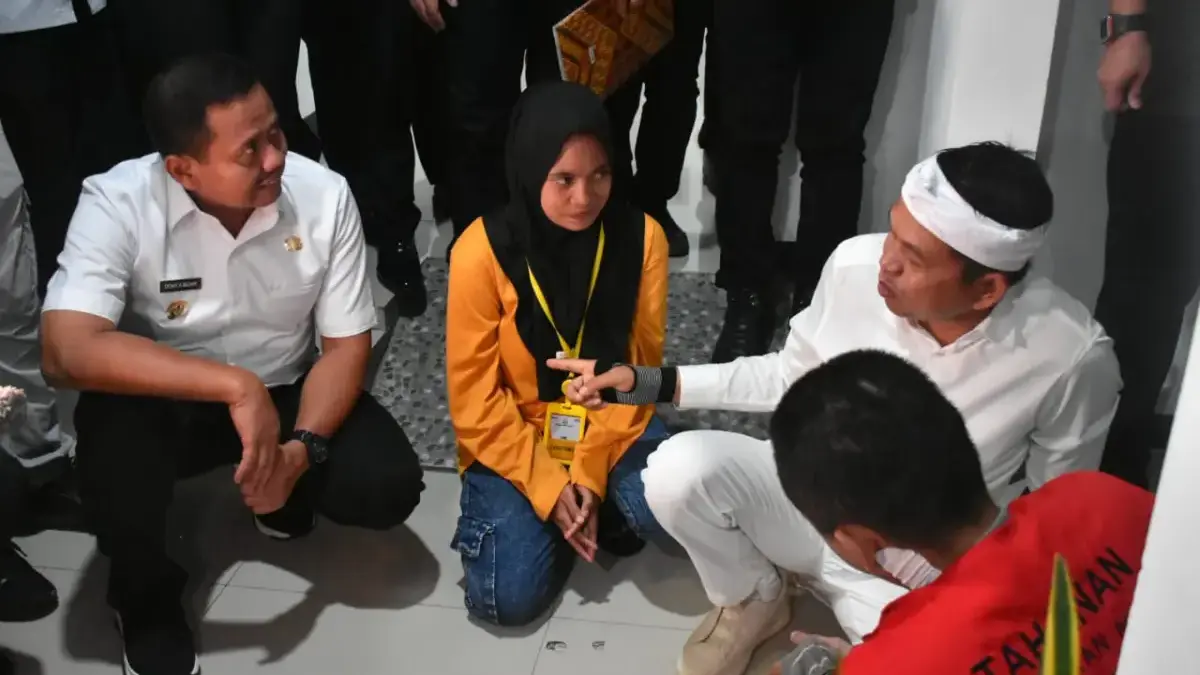 Bupati Dony Dampingi  KDM Jemput Usep di Kejari Sumedang