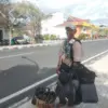 Berjualan di Alun-Alun Sumedang, Sodik Tawarkan Tas & Aksesori dengan Harga Terjangkau