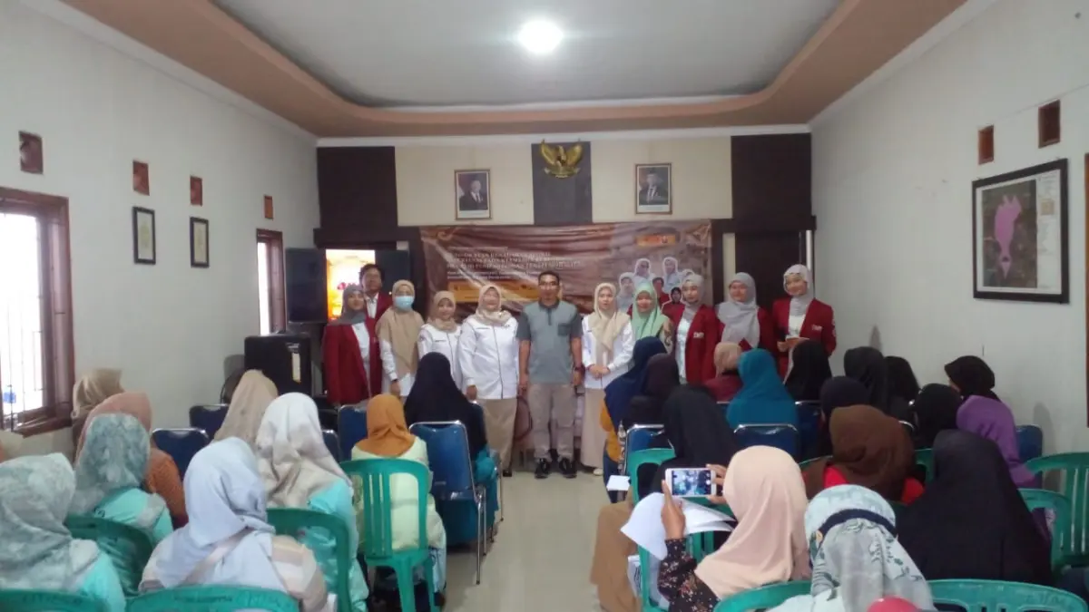 Kegiatan PkM Dosen Perawatan UPI di Desa Citimun, Tingkatkan Kesadaran Risiko Hipertensi pada Keluarga Melalui