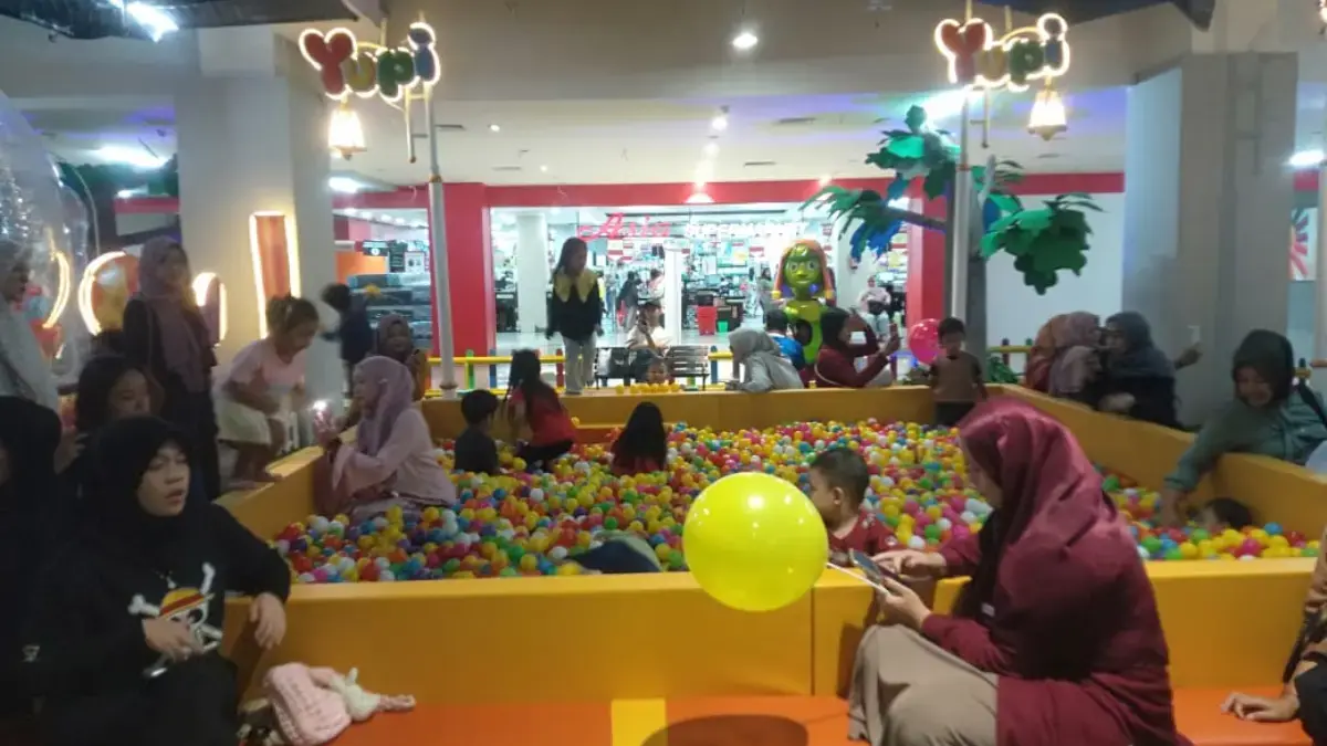 Antusias Anak-Anak Liburan Sekolah Berkunjung ke Yupiland di Asia Plaza Sumedang