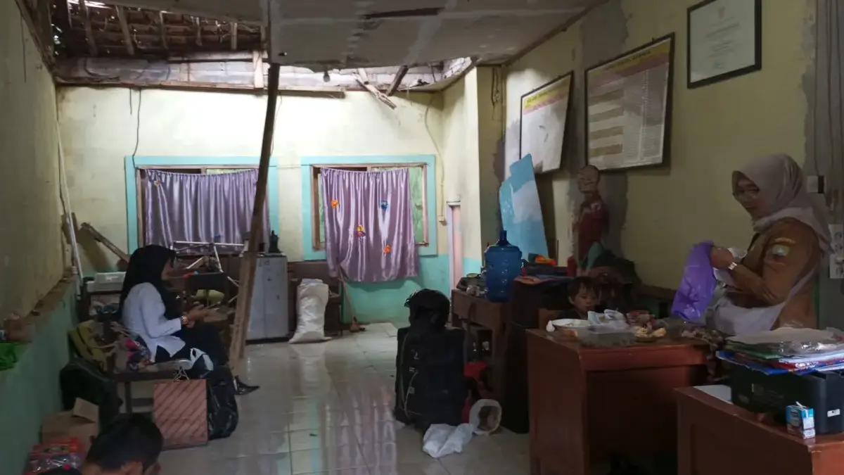 Keberadaan MTs Istighfarlah yang berada di daerah pelosok Sumedang, atau tepat nya di Dusun Kareumbi RT 01 RW