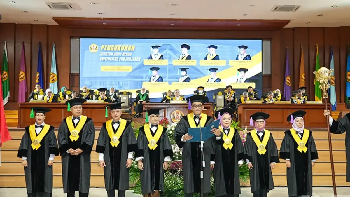 Delapan Profesor Baru Resmi Dikukuhkan di Universitas Padjadjaran