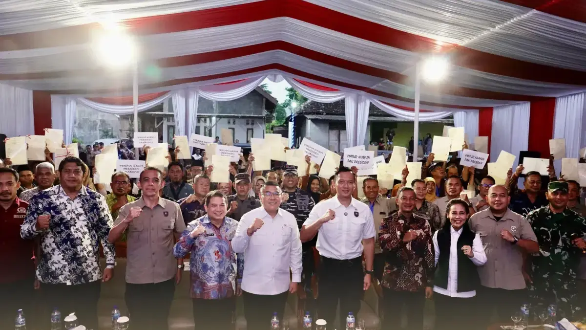 Lampaui Target PTSL, Menko AHY dan Wamen Ossy Serahkan Langsung Sertipikat Masyarakat Kabupaten Pacitan
