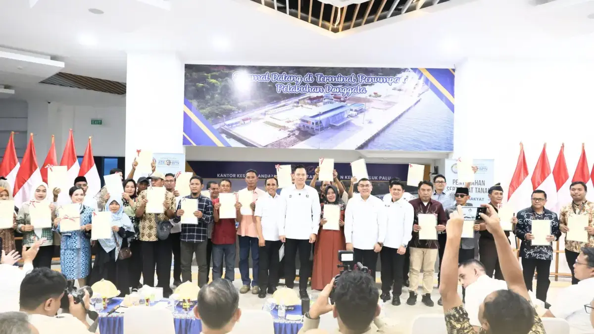 Wamen ATR/BPN Ossy Serahkan 160 Sertifikat Tanah, Tegaskan Komitmen Negara Hadirkan Kepastian Hukum di Sulteng