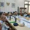 Sebanyak 1.000 pelari ditargetkan ikut ambil bagian dalam kegiatan tersebut dengan mengambil rute dari Pasir L