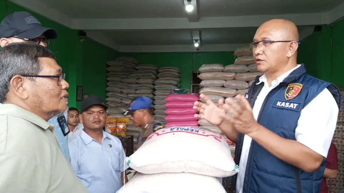Polres Sumedang Gandeng BULOG Sidak Pasar Tanjungsari