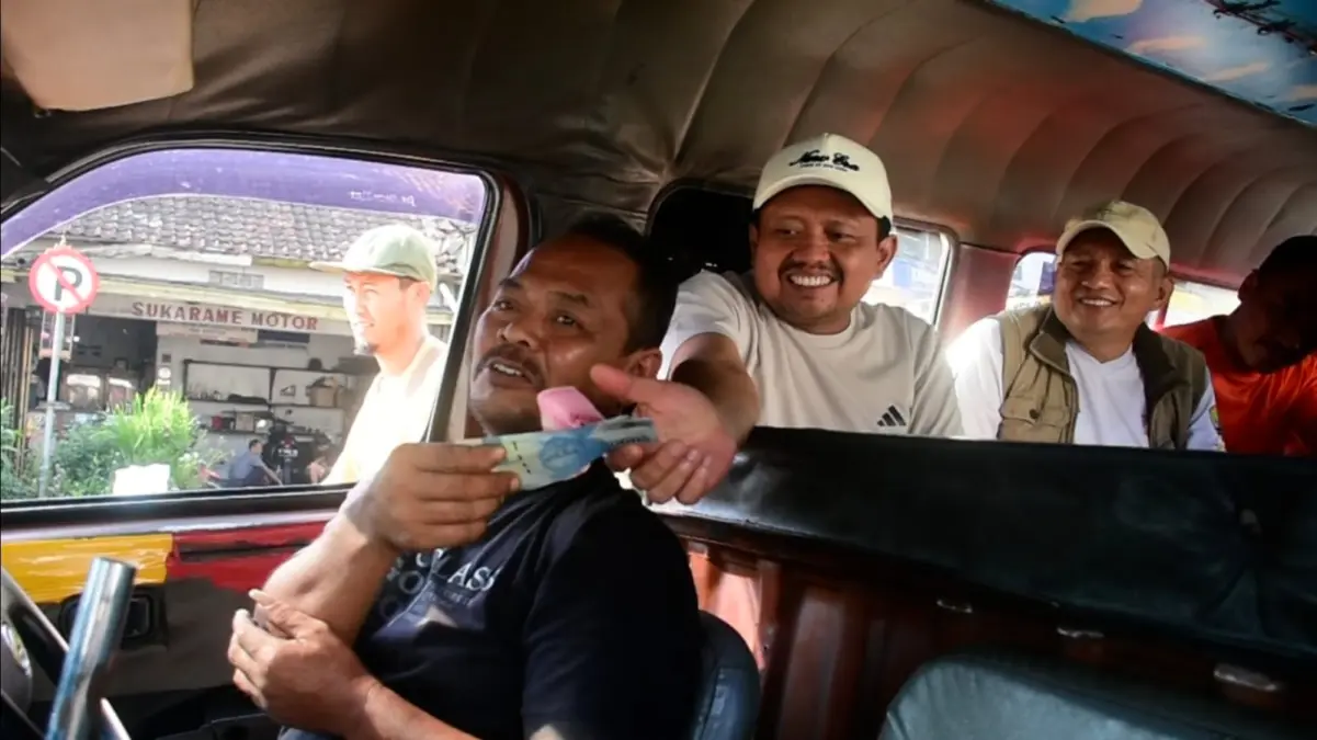 ASN Ngangkot Hari Jumat, Bupati: Dukung Ekonomi UMKM dan Pembayaran Digital