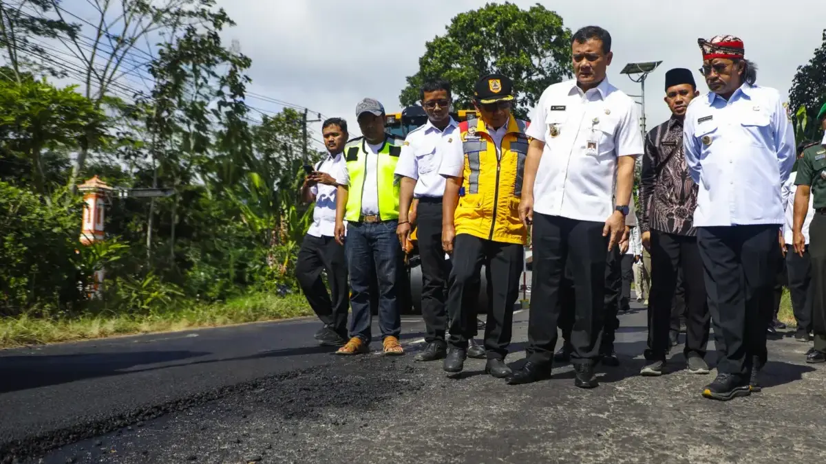 Sempat Dikeluhkan Warga, Jalan Parakan - Patean Mulai Diperbaiki