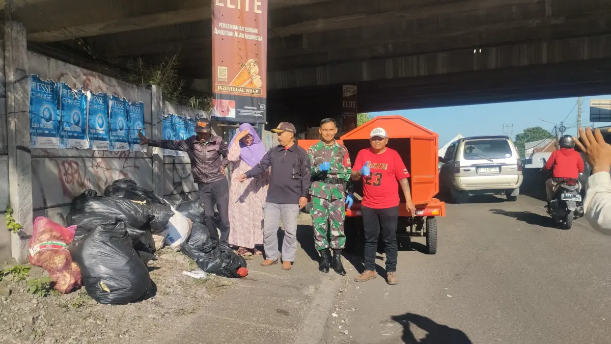 Kepala Desa Cibeusi Geram, Kolong Tol Cisumdawu Kembali Dipenuhi Sampah