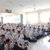 Kapolsek Jatinangor Ajak Siswa Baru SMAN Jatinangor Jadi Pelajar Tertib dan Sadar Hukum